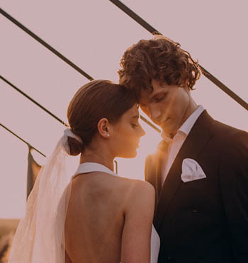 Wedding party close to chazen museum